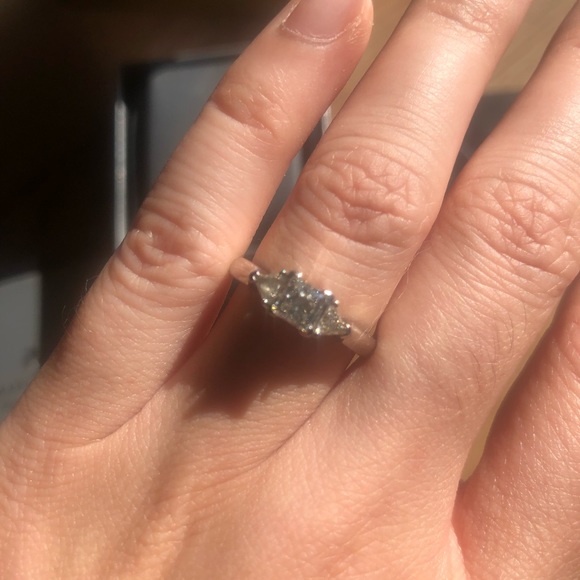 Maple leaf diamond ring 0.75 TCW - Picture 2 of 10